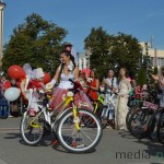 Красавица на велосипеде в Пинске