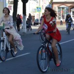 Девушки на велосипедах в Пинске